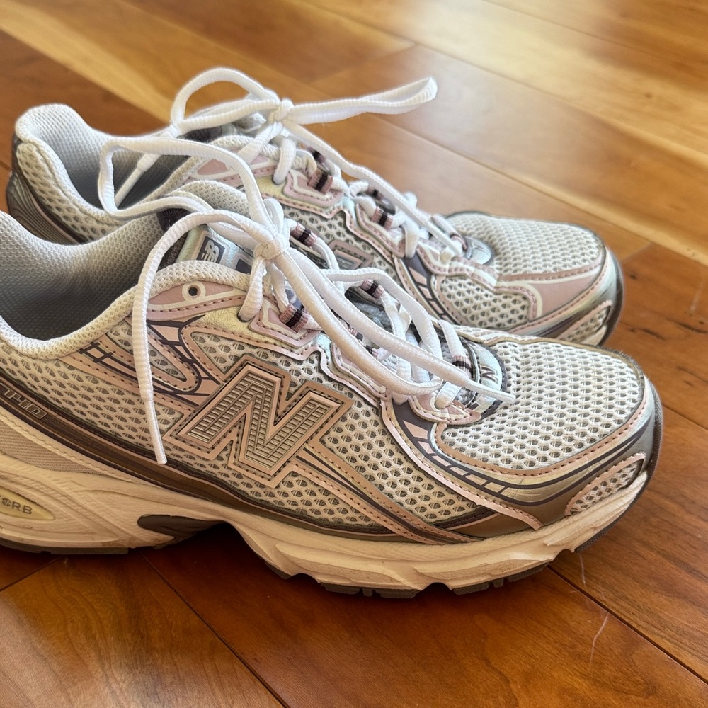 New Balance 740 Women's White & Light Pink Running Shoes - Picture 5 of 7